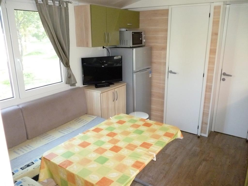Campsite Pisak - Mobile Homes By The Sea セリネ エクステリア 写真